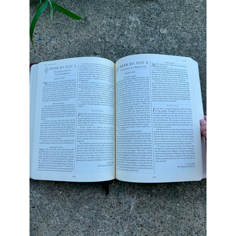 NKJV Walk Through The Word New Testament Devotional Brown Faux Leather MyDaily - Picture 3 of 5